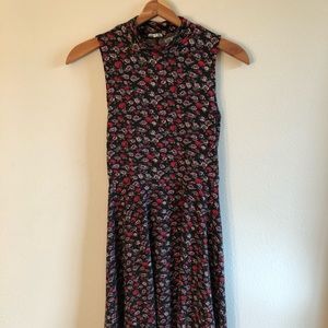 Cute mock turtleneck collar floral print dress!